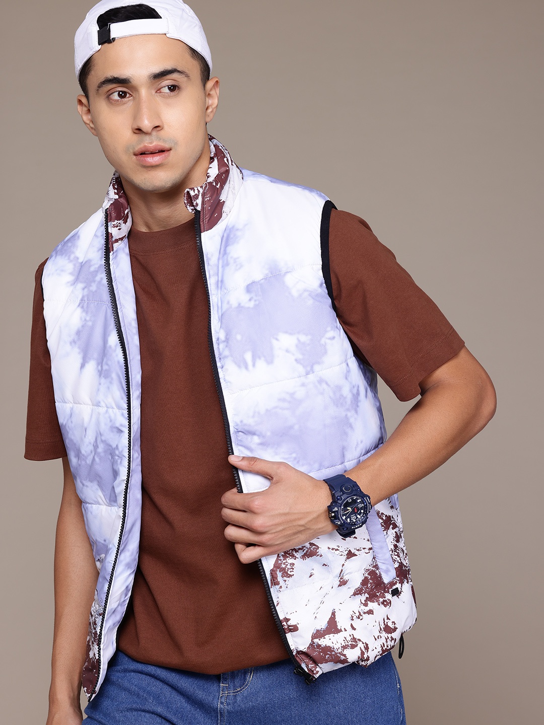 

Roadster The Lifestyle Co. Abstract Printed Gilet Padded Jacket, White