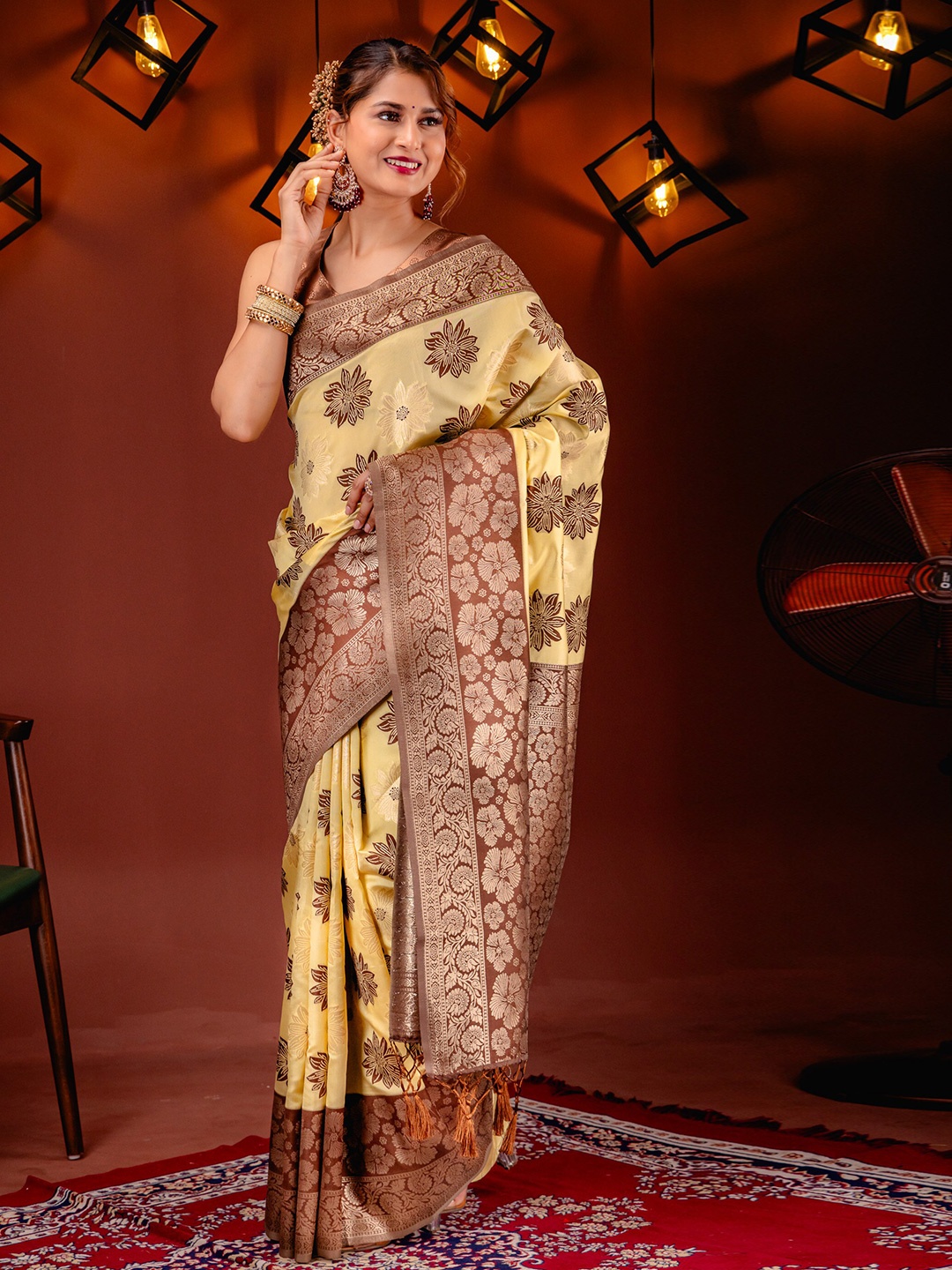 

MIMOSA Ethnic Motifs Woven Design Zari Banarasi Saree, Yellow
