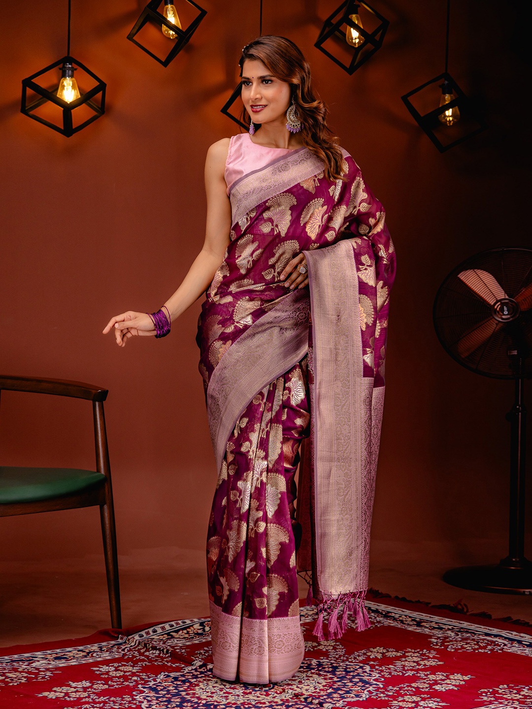 

MIMOSA Ethnic Motifs Woven Design Zari Kanjeevaram Saree, Purple