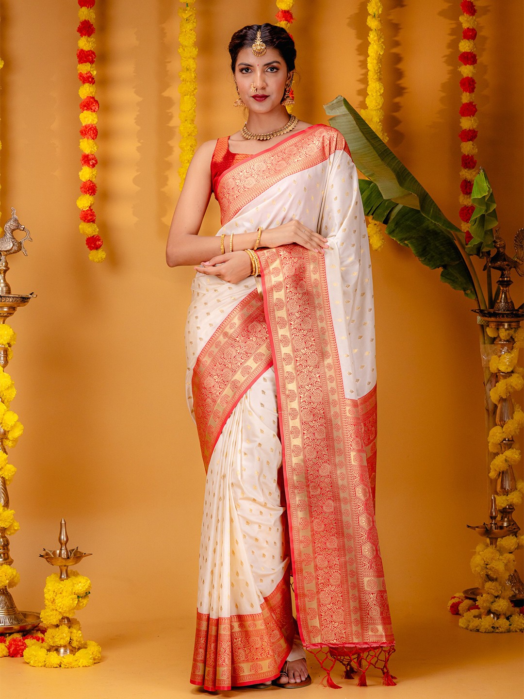

MIMOSA Ethnic Motifs Woven Design Zari Kanjeevaram Saree, Off white