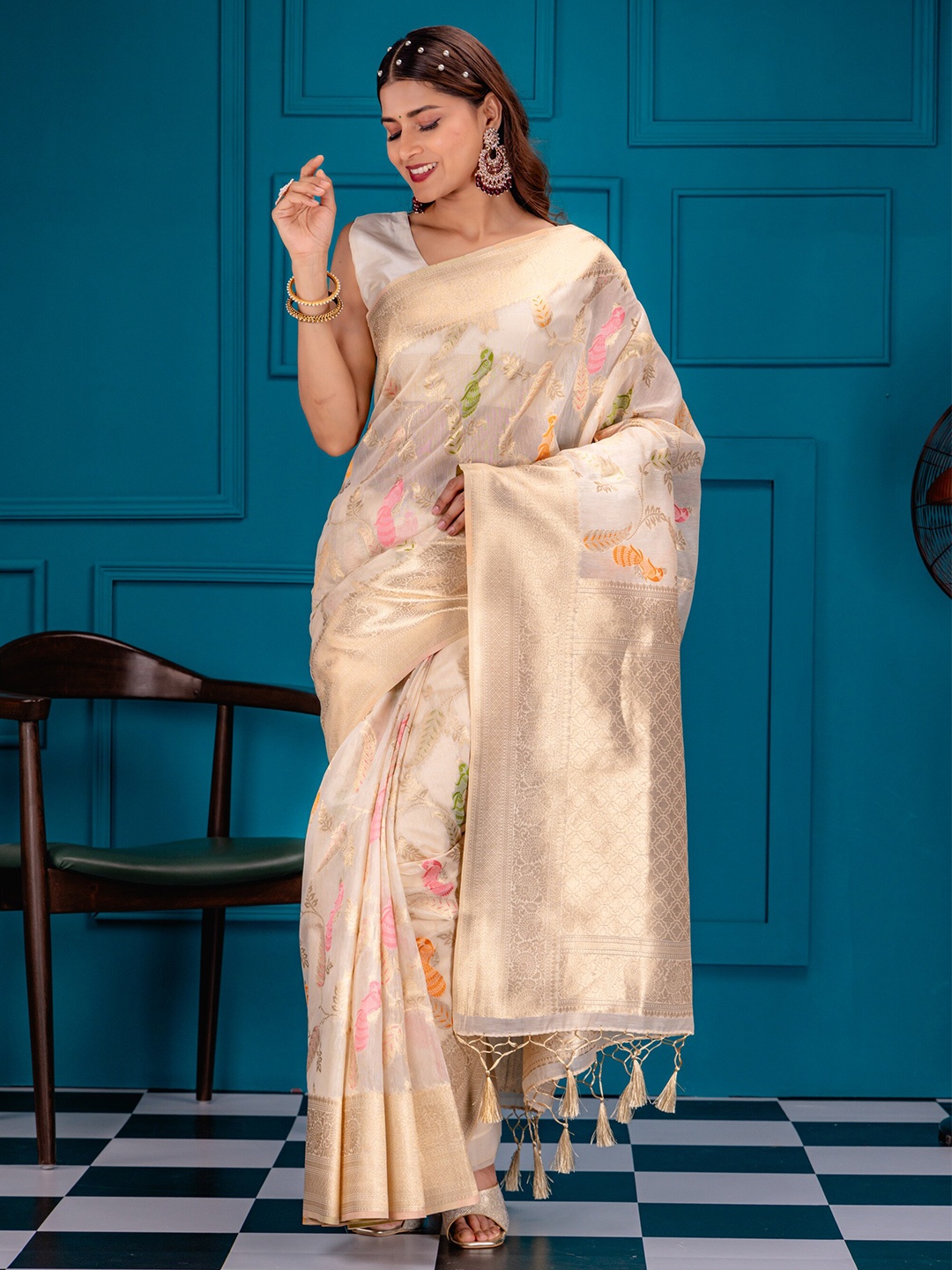 

MIMOSA Ethnic Motifs Woven Design Zari Banarasi Saree, Off white