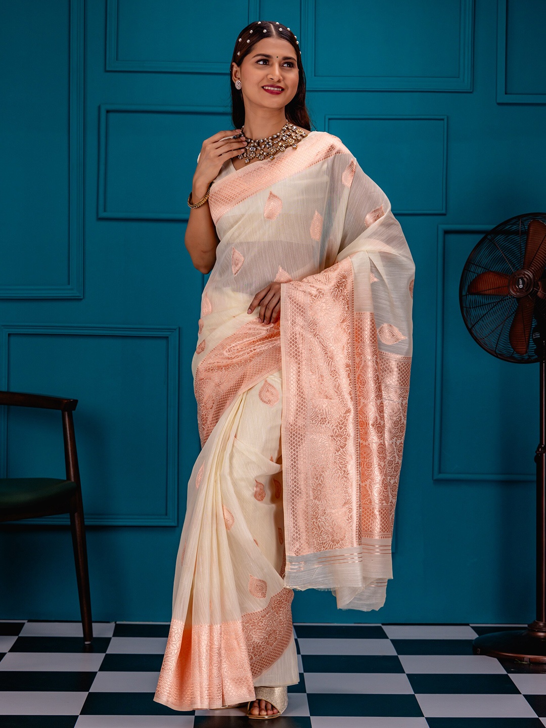 

MIMOSA Woven Design Zari Art Silk Banarasi Saree, Off white