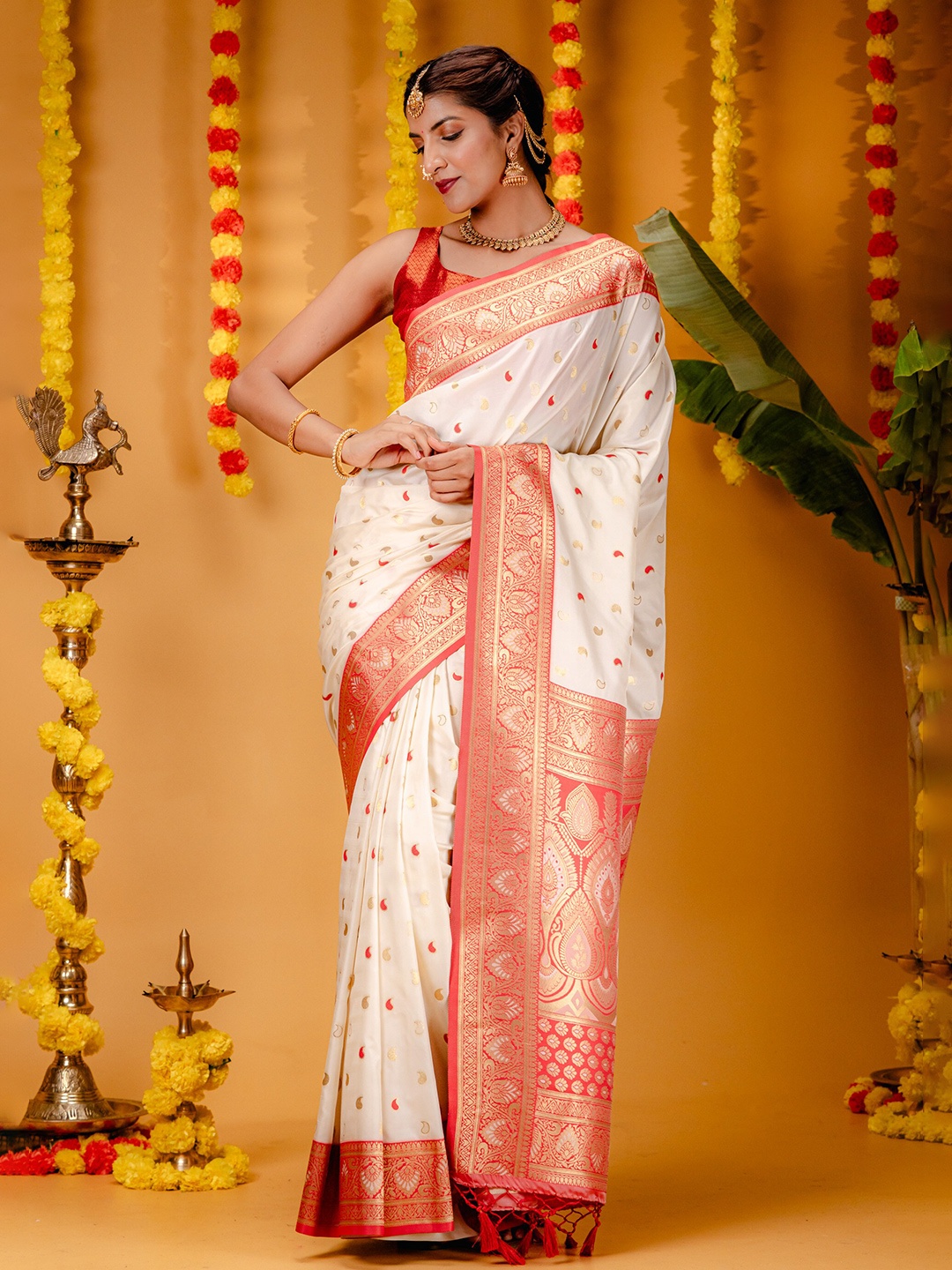 

MIMOSA Woven Design Zari Art Silk Kanjeevaram Saree, Off white
