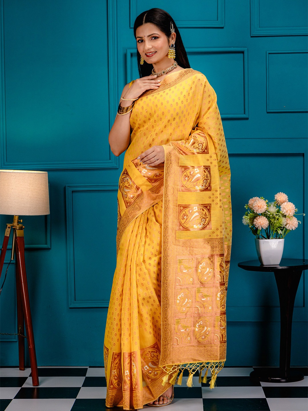 

MIMOSA Ethnic Motifs Woven Design Zari Banarasi Saree, Gold