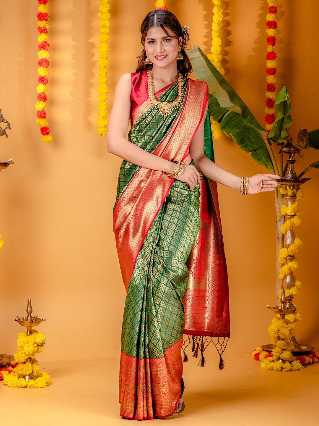 

MIMOSA Ethnic Motifs Woven Design Zari Kanjeevaram Saree, Green