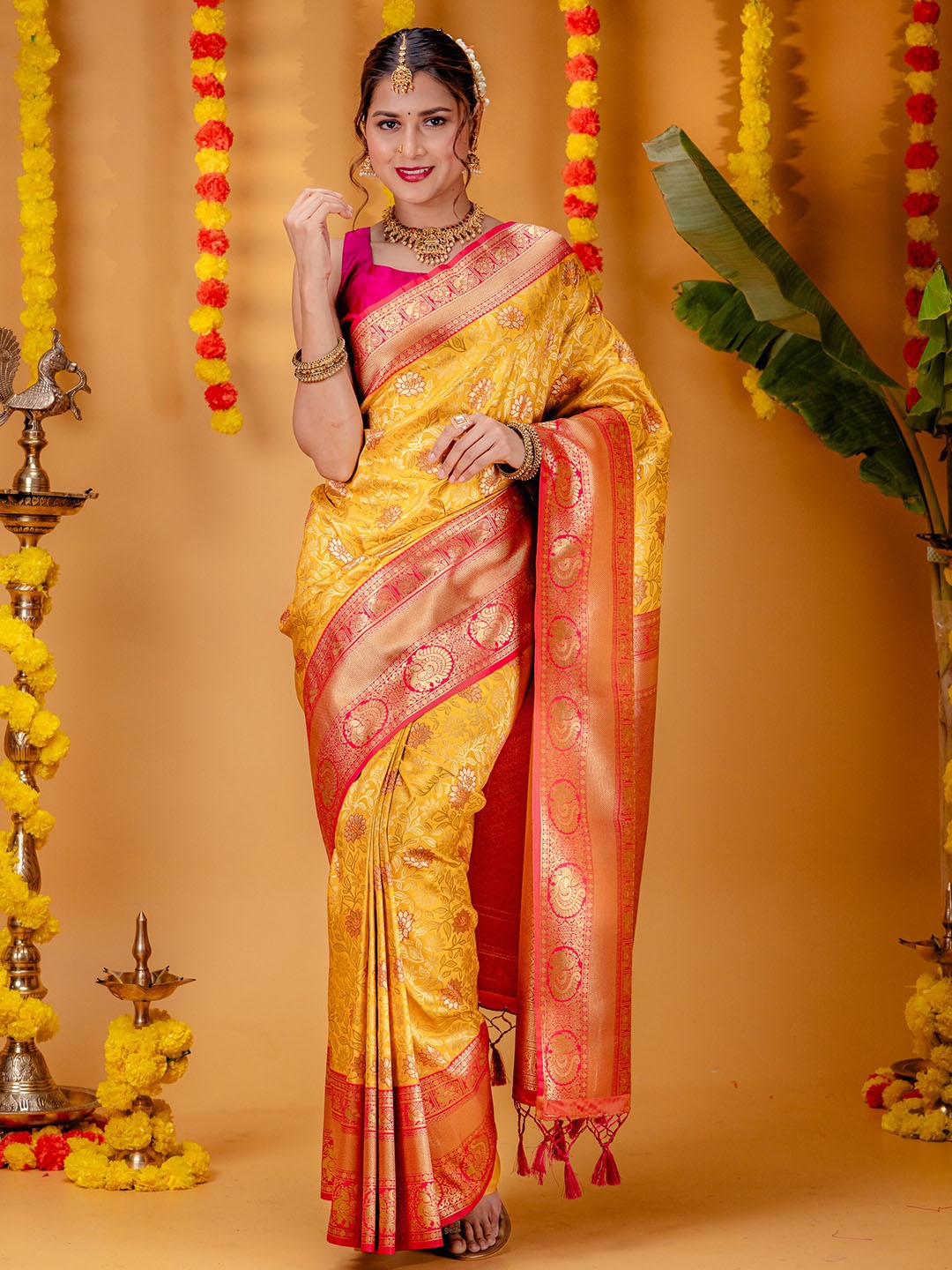 

MIMOSA Ethnic Motifs Zari Art Silk Kanjeevaram Saree, Gold