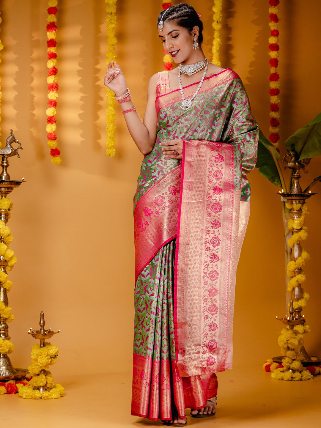 

MIMOSA Ethnic Motifs Woven Design Zari Kanjeevaram Saree, Green
