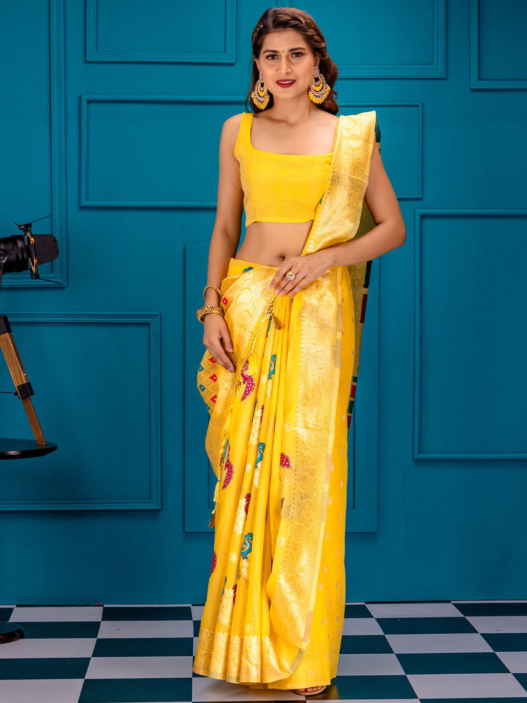 

MIMOSA Floral Woven Design Zari Art Silk Banarasi Saree, Gold