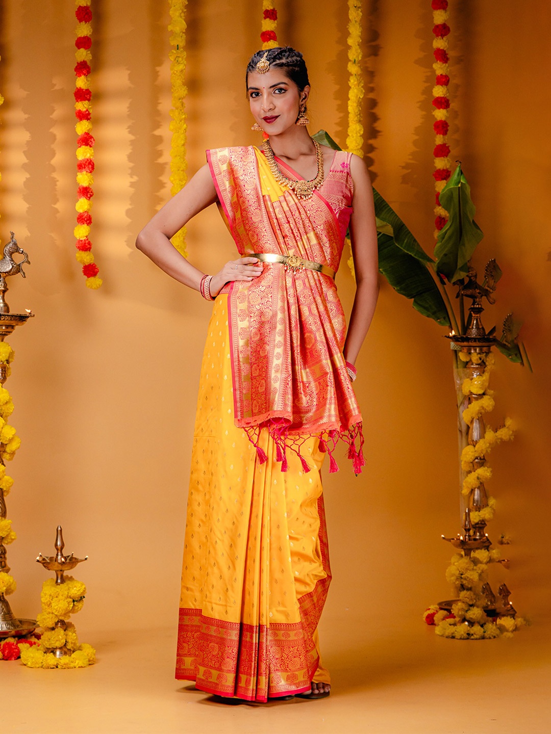 

MIMOSA Ethnic Motifs Zari Art Silk Kanjeevaram Saree, Gold