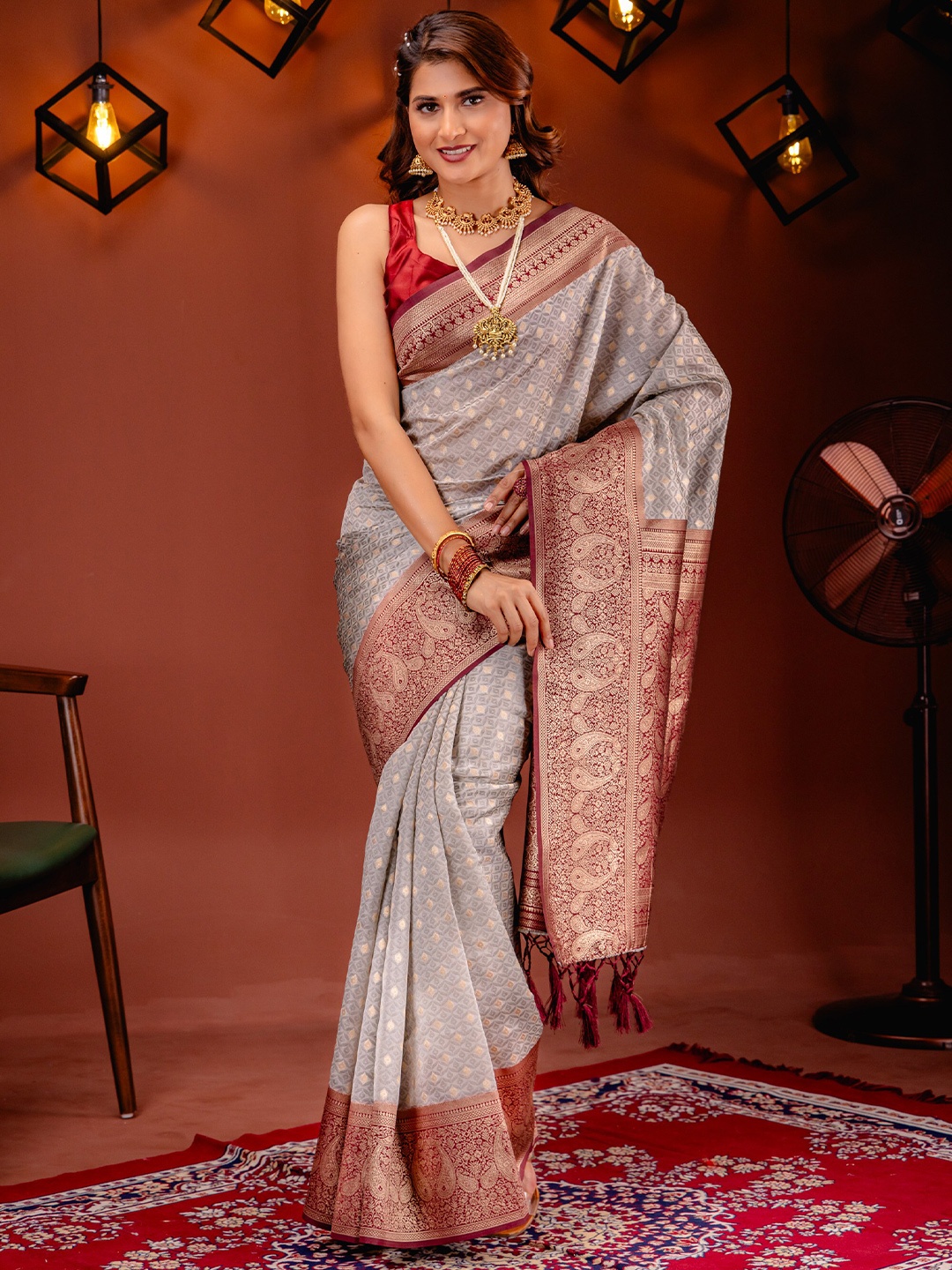 

MIMOSA Floral Woven Design Zari Art Silk Kanjeevaram Saree, Beige