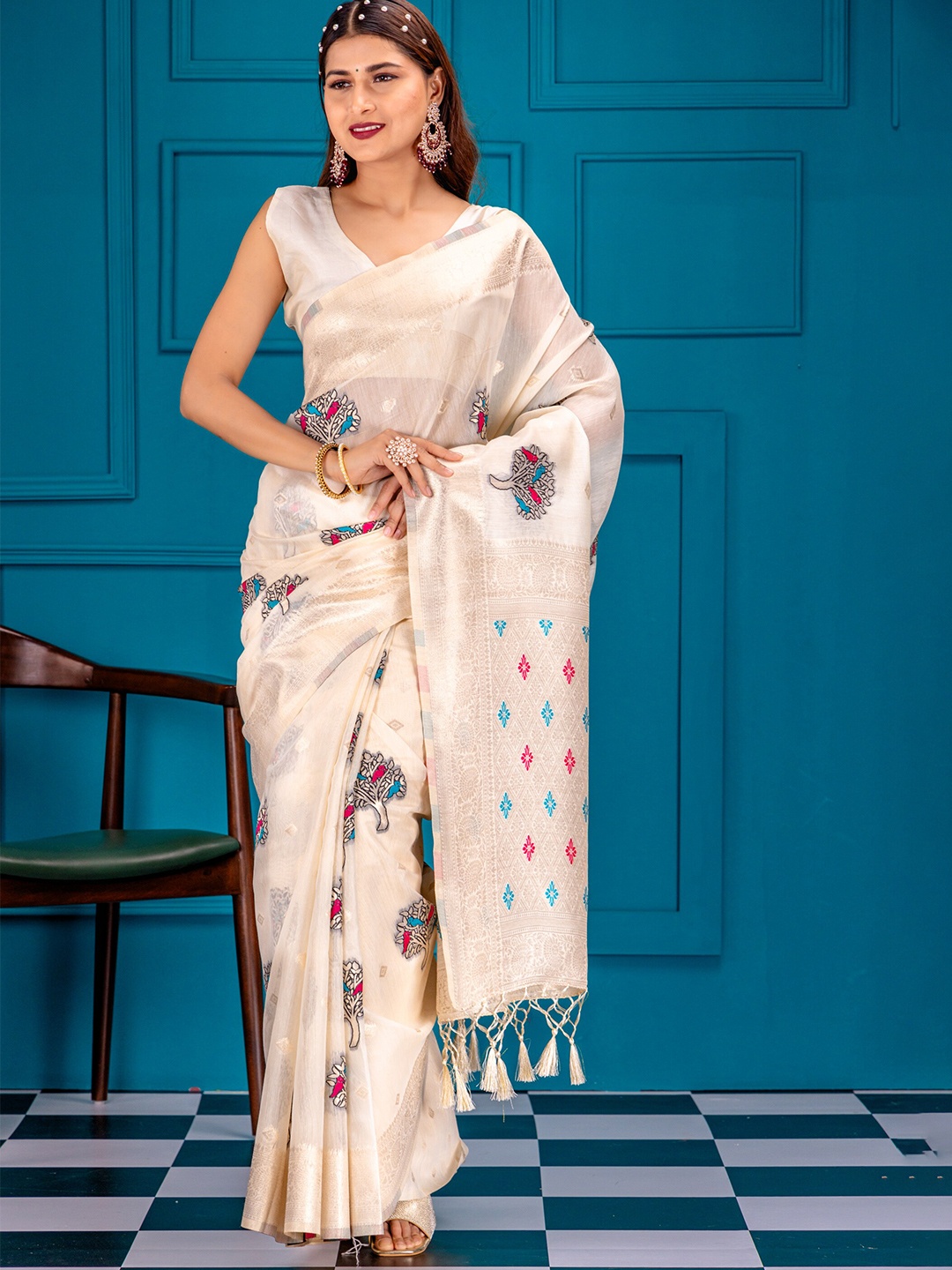 

MIMOSA Floral Woven Design Zari Art Silk Banarasi Saree, Off white