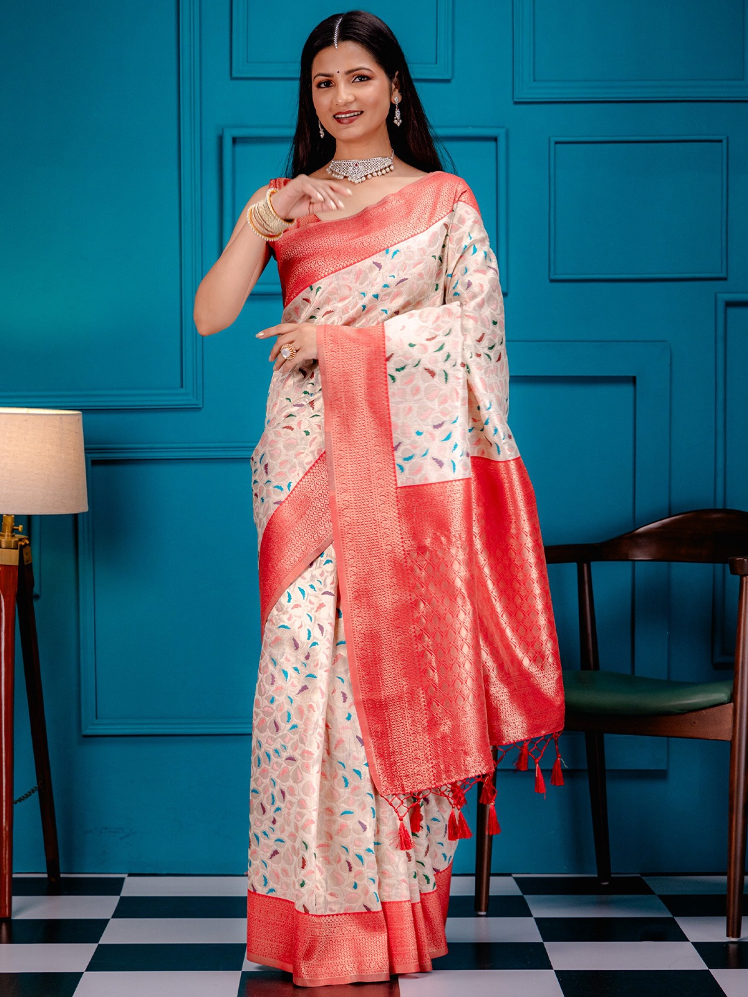 

MIMOSA Ethnic Motifs Woven Design Zari Kanjeevaram Saree, Off white