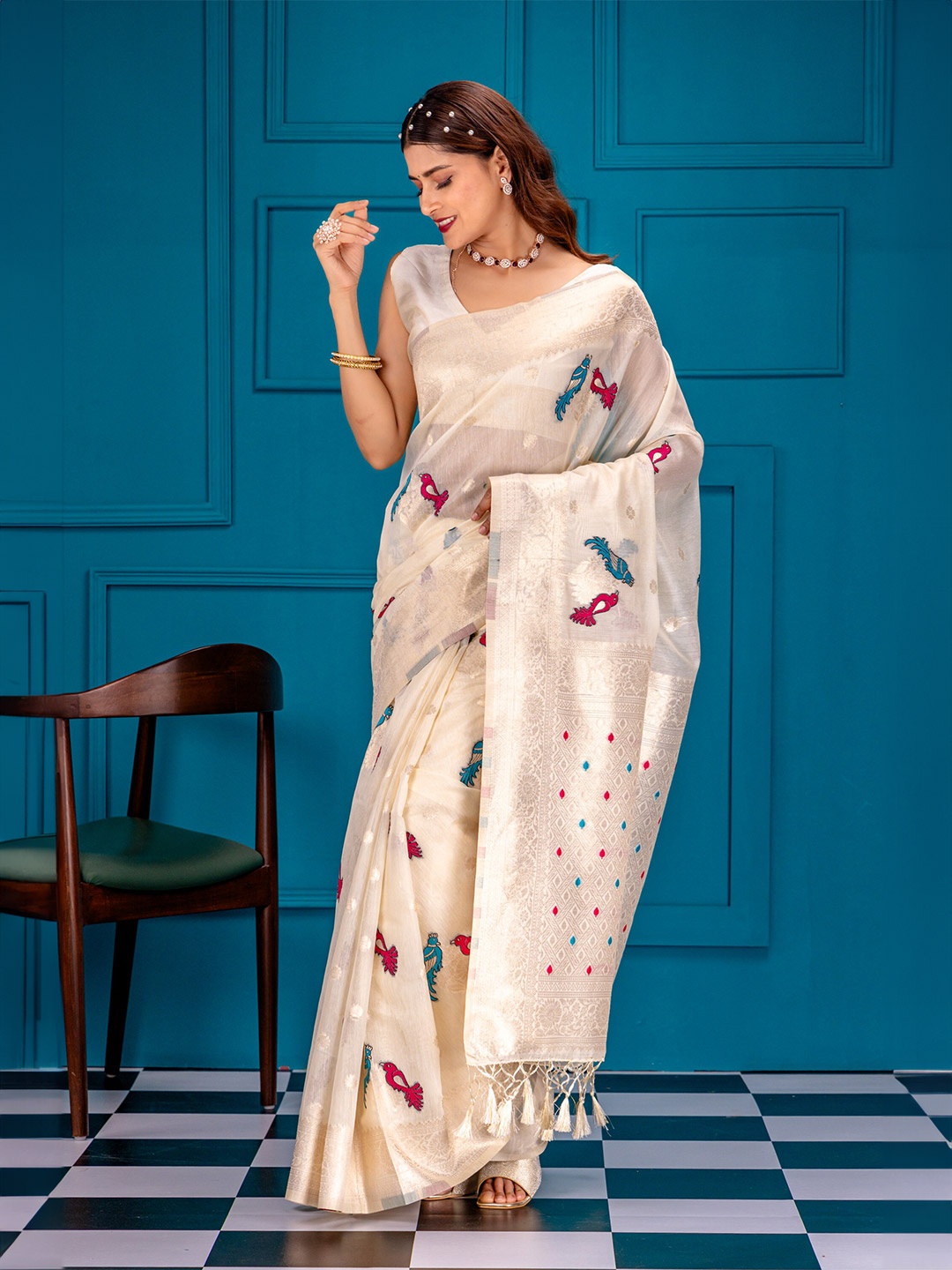 

MIMOSA Ethnic Motifs Woven Design Zari Banarasi Saree, Off white