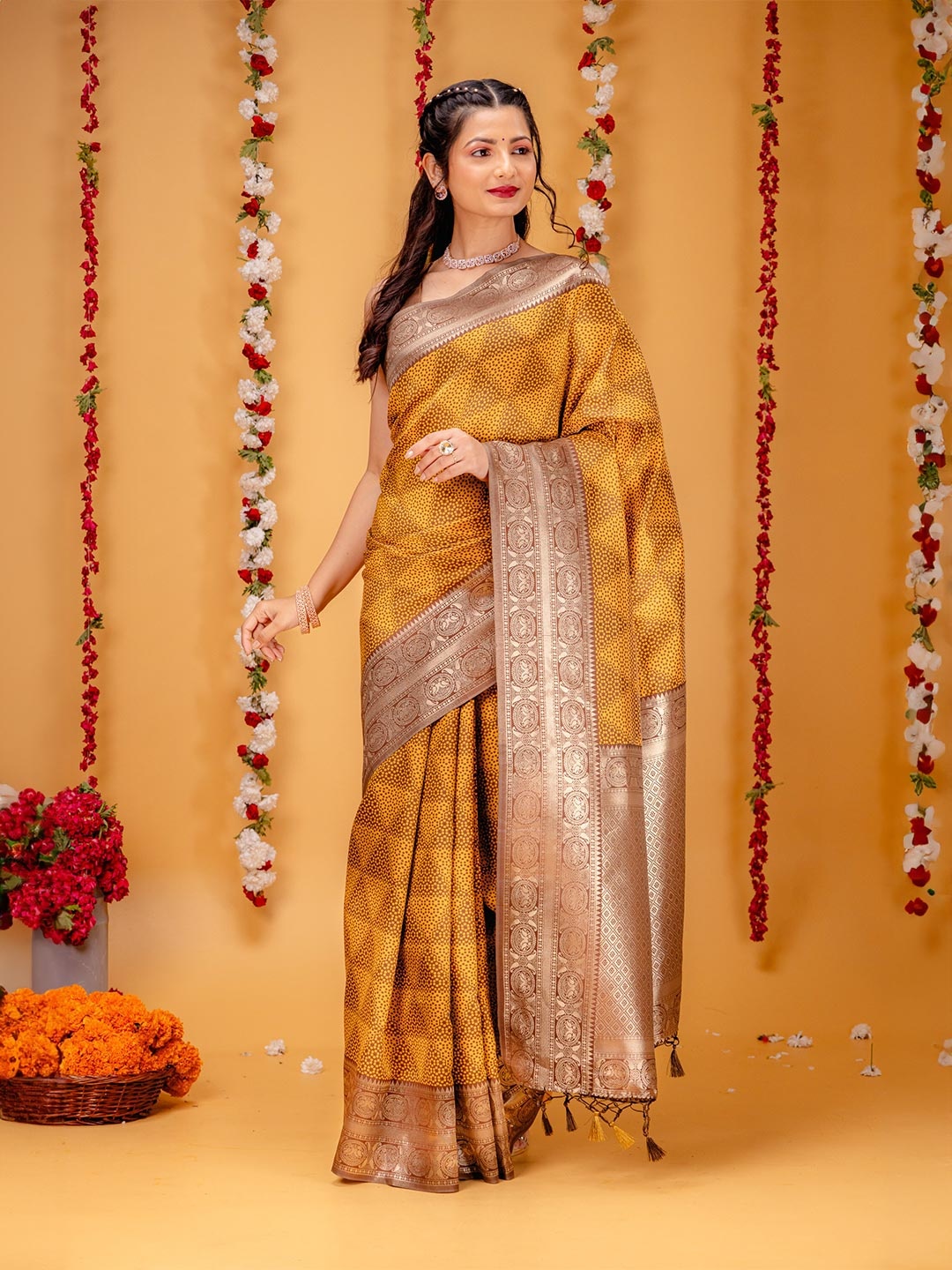 

MIMOSA Floral Woven Design Zari Art Silk Kanjeevaram Saree, Gold