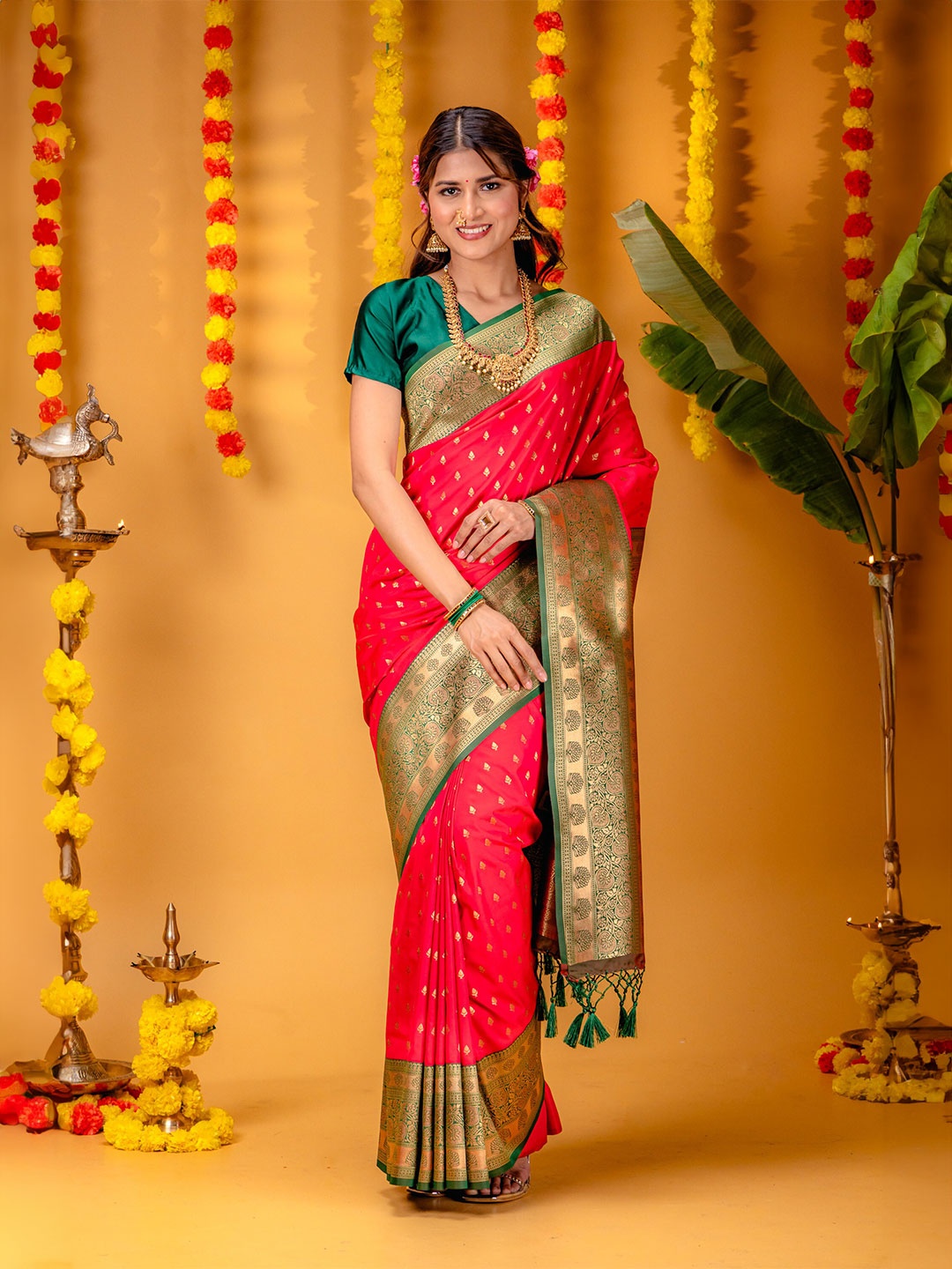 

MIMOSA Floral Woven Design Zari Art Silk Kanjeevaram Saree, Pink