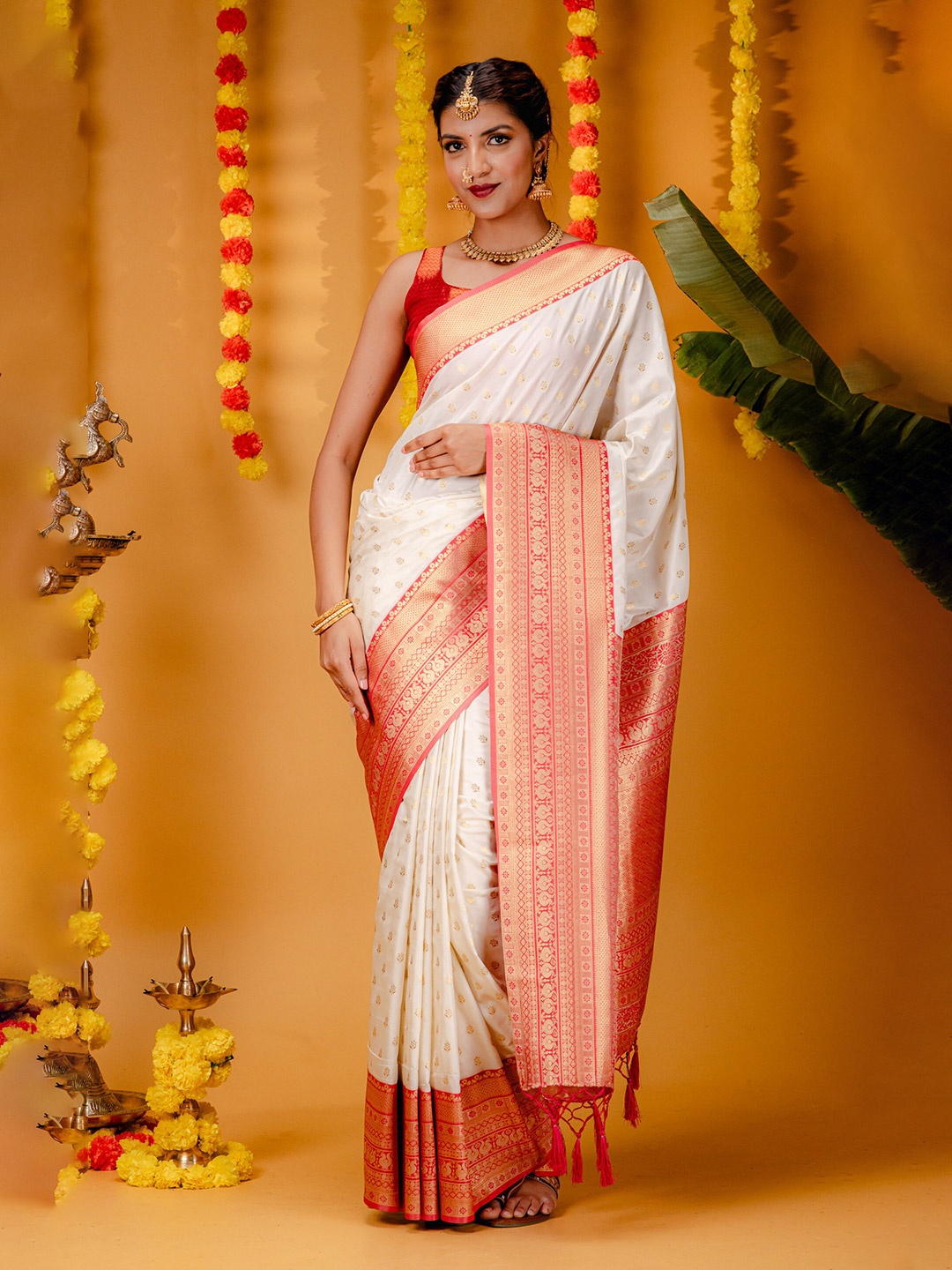 

MIMOSA Ethnic Motifs Woven Design Zari Art Silk Kanjeevaram Saree, Off white