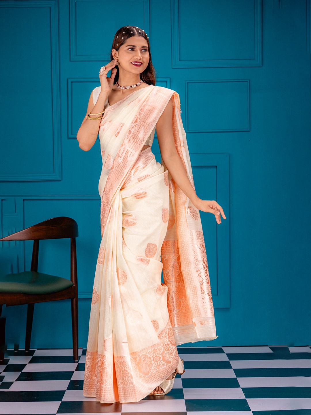 

MIMOSA Woven Design Zari Art Silk Banarasi Saree, Off white