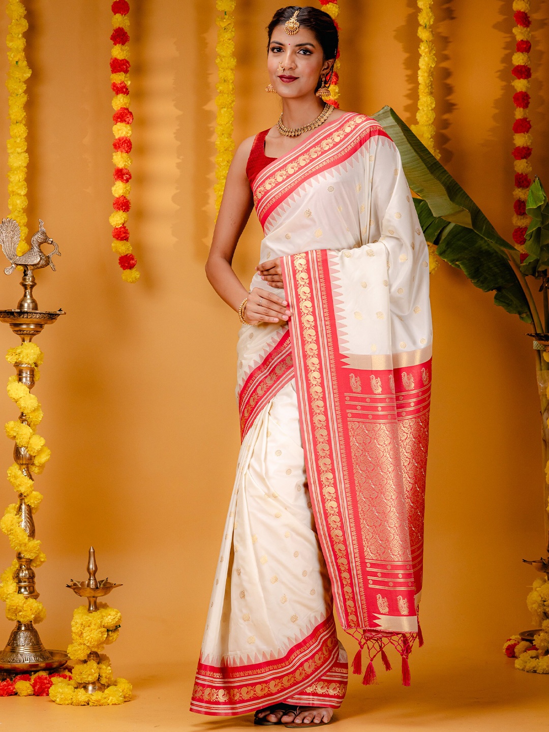 

MIMOSA Floral Woven Design Zari Art Silk Kanjeevaram Saree, Off white