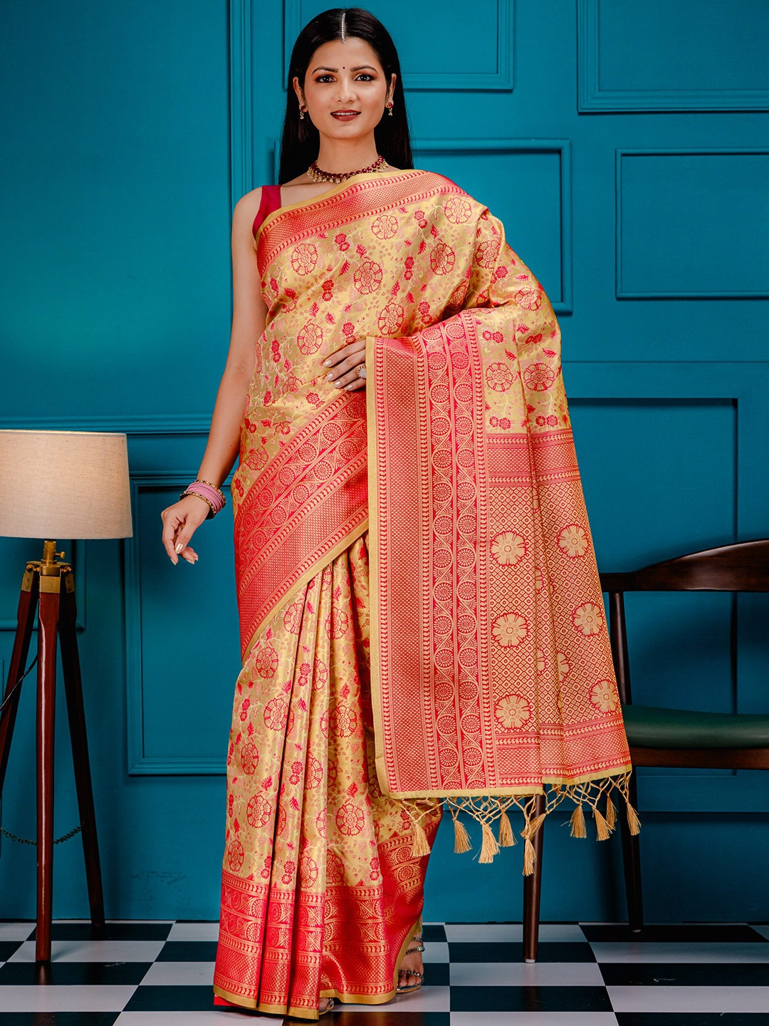 

MIMOSA Ethnic Motifs Woven Design Zari Art Silk Kanjeevaram Saree, Gold