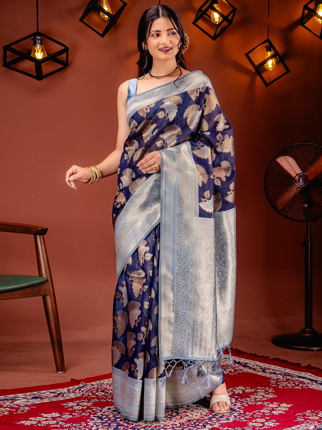 

MIMOSA Floral Woven Design Zari Art Silk Kanjeevaram Saree, Navy blue