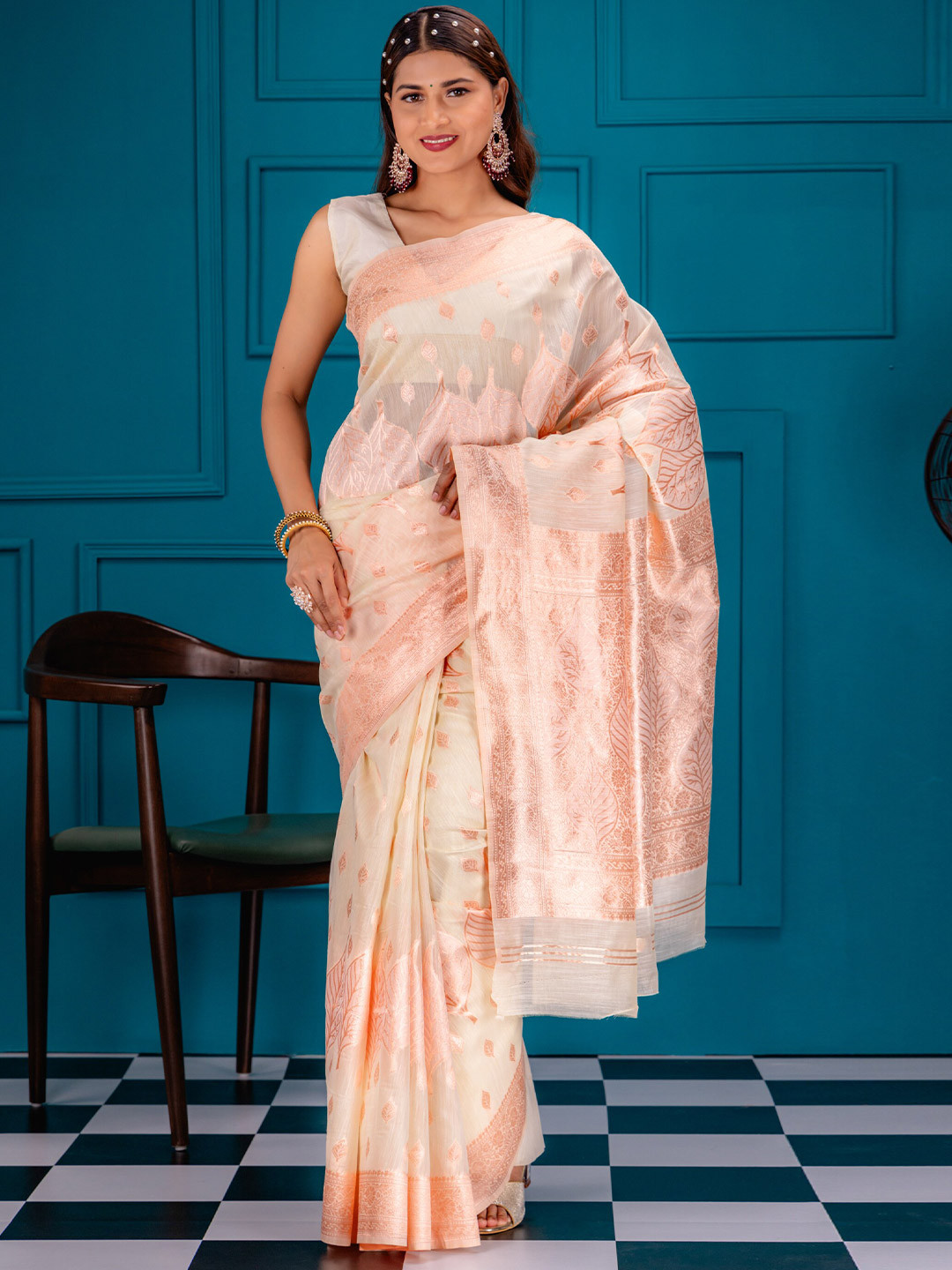 

MIMOSA Woven Design Zari Art Silk Banarasi Saree, Off white