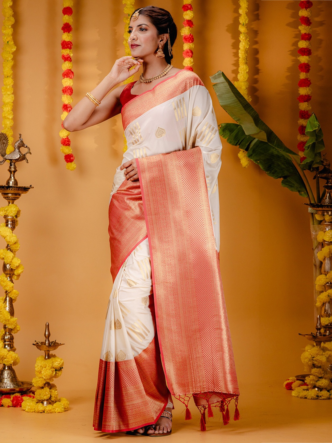 

MIMOSA Ethnic Motifs Woven Design Zari Kanjeevaram Saree, Off white