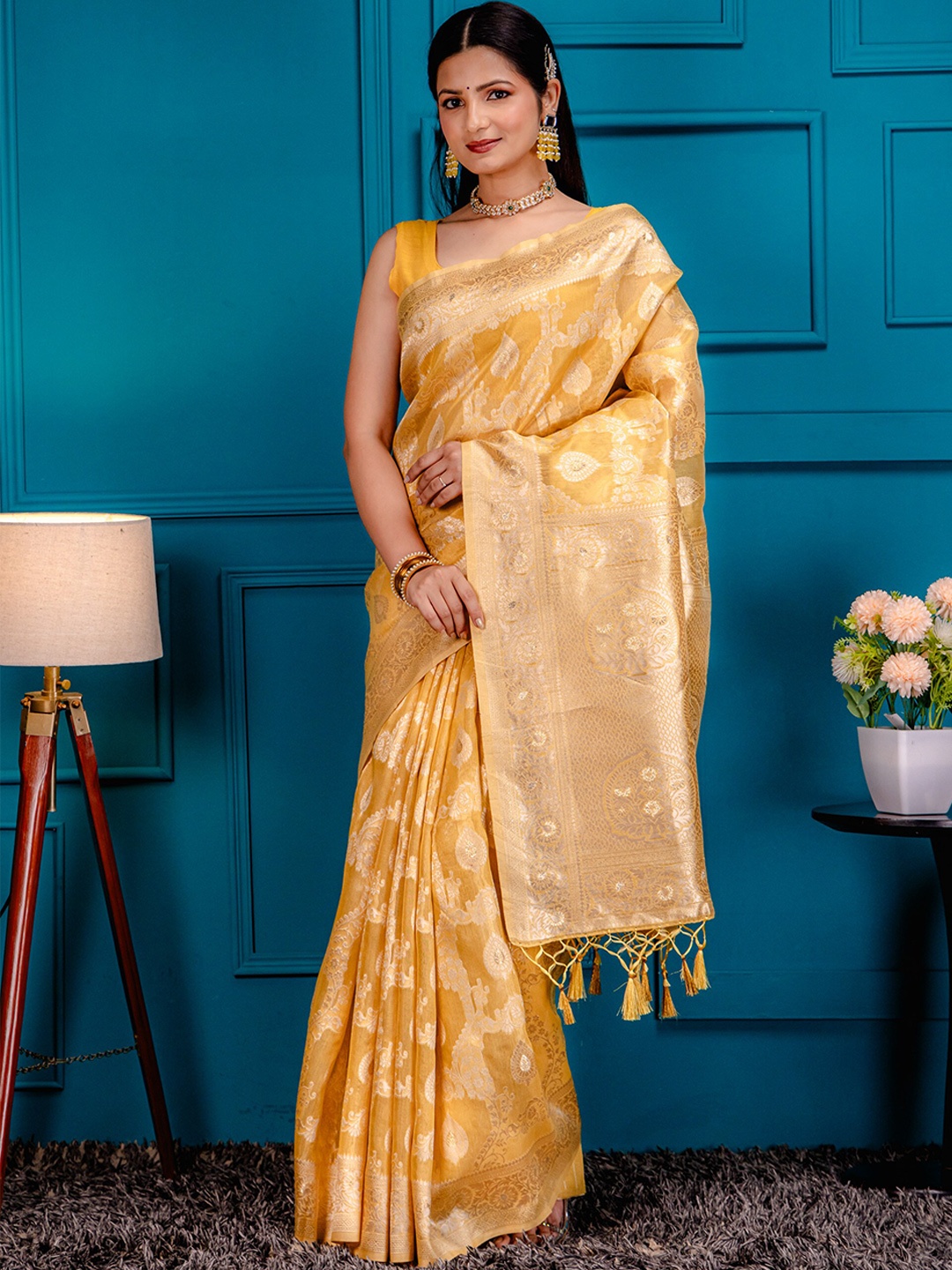 

MIMOSA Ethnic Motifs Woven Design Zari Kanjeevaram Saree, Gold