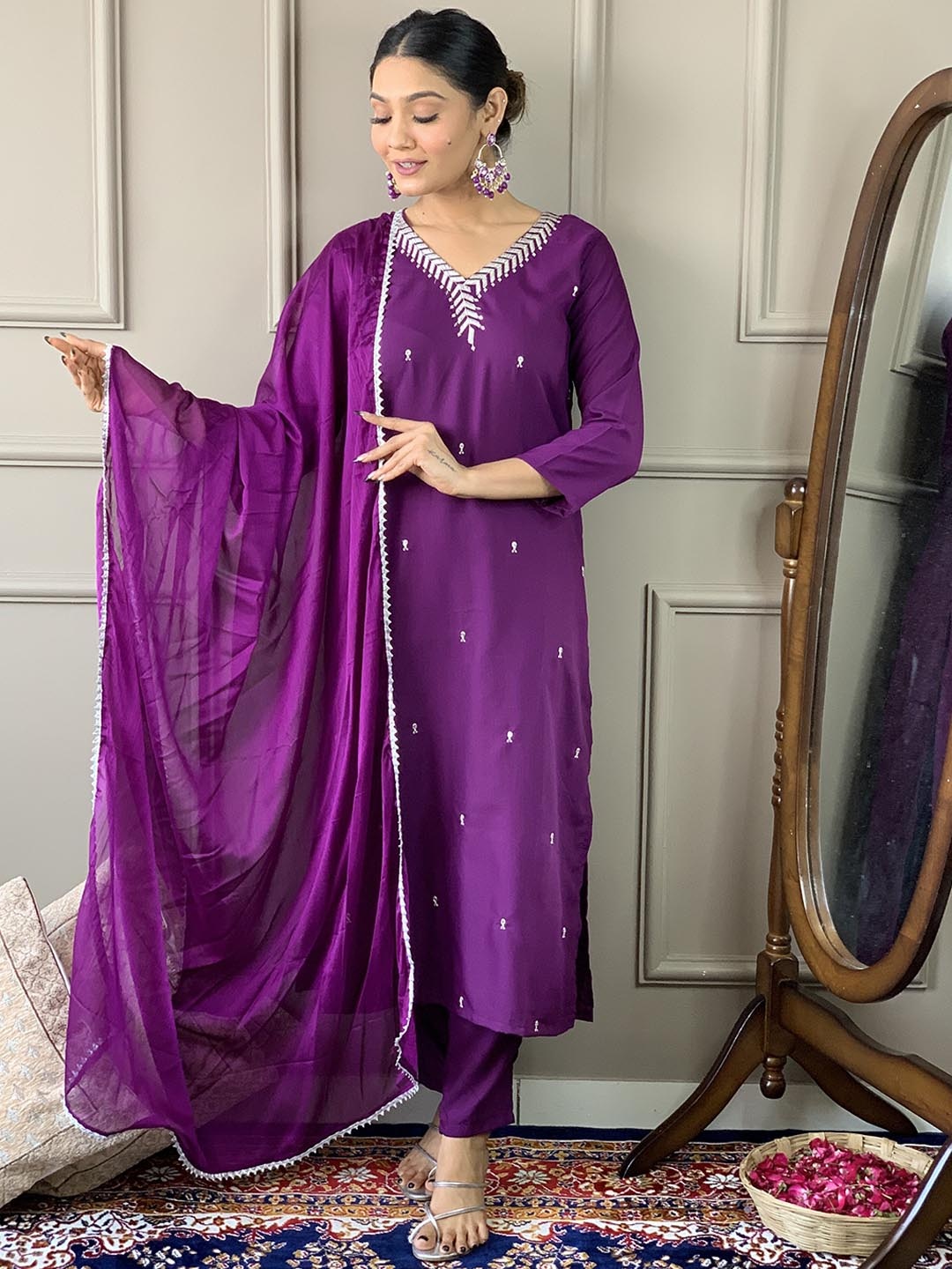 

Momina Fashion Floral Embroidered Sequined Straight Kurta & Trousers With Dupatta, Purple