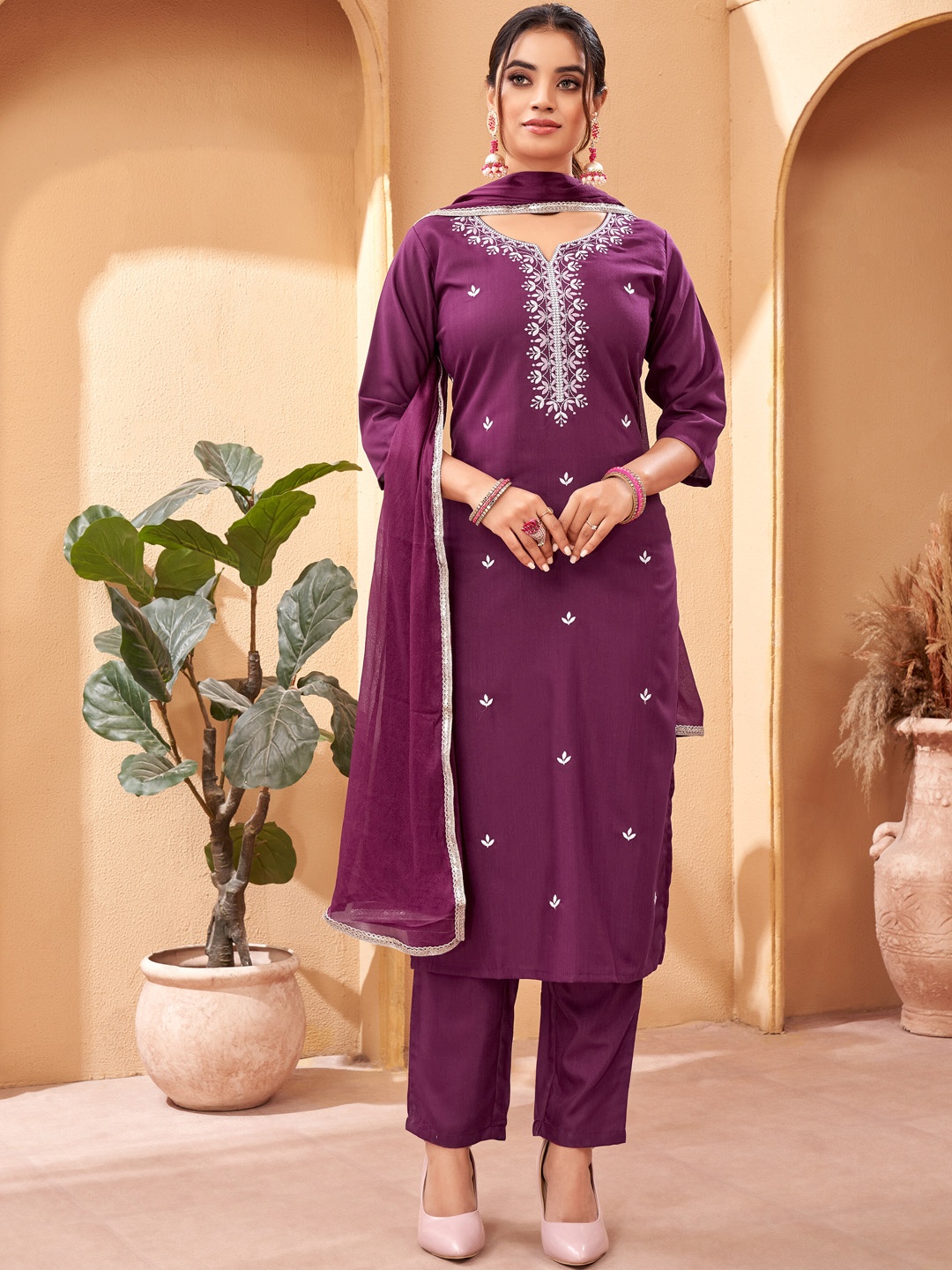

Momina Fashion Floral Embroidered Straight Kurta & Trousers With Dupatta, Purple