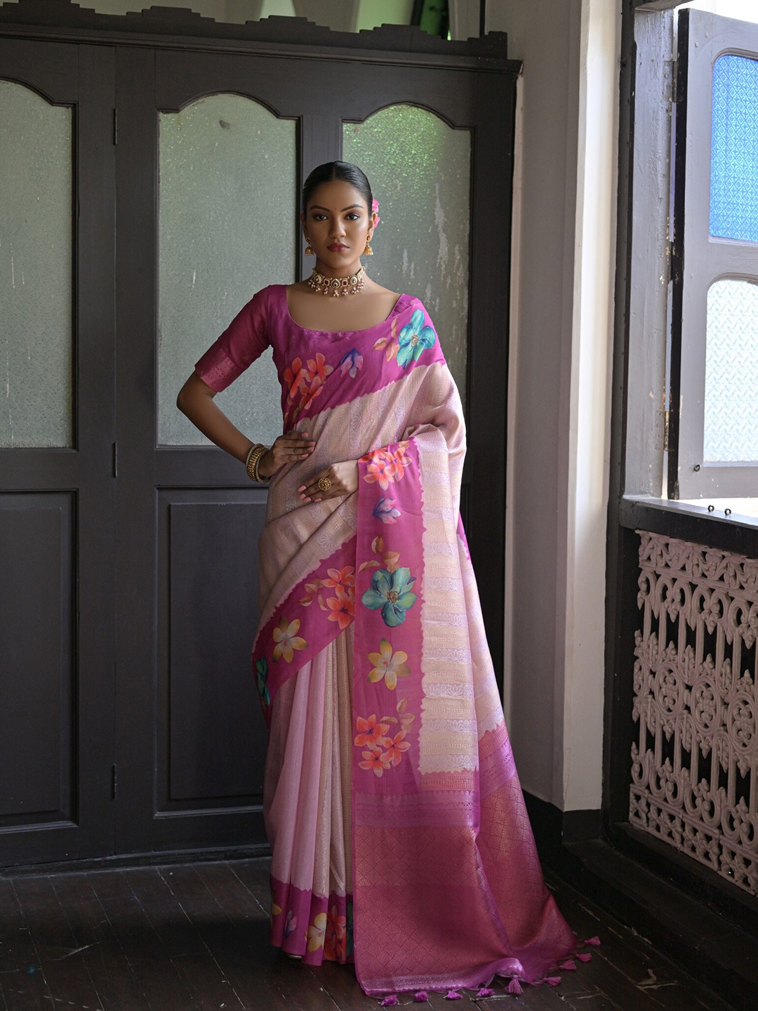 

VISHNU WEAVES Floral Woven Design Pure Silk Banarasi Saree, Burgundy