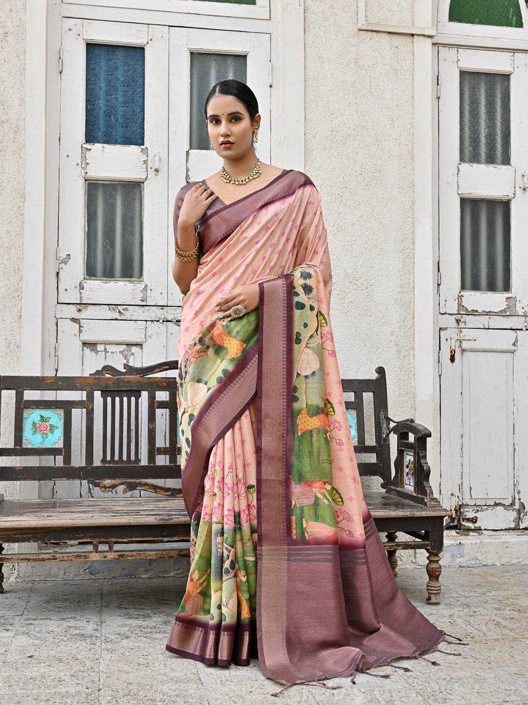 

VISHNU WEAVES Floral Printed Zari Tussar Saree, Coffee brown