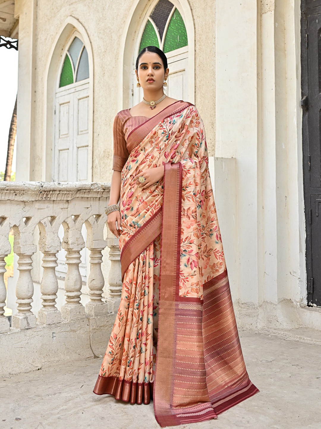 

VISHNU WEAVES Floral Printed Woven Design Zari Tussar Saree, Coffee brown