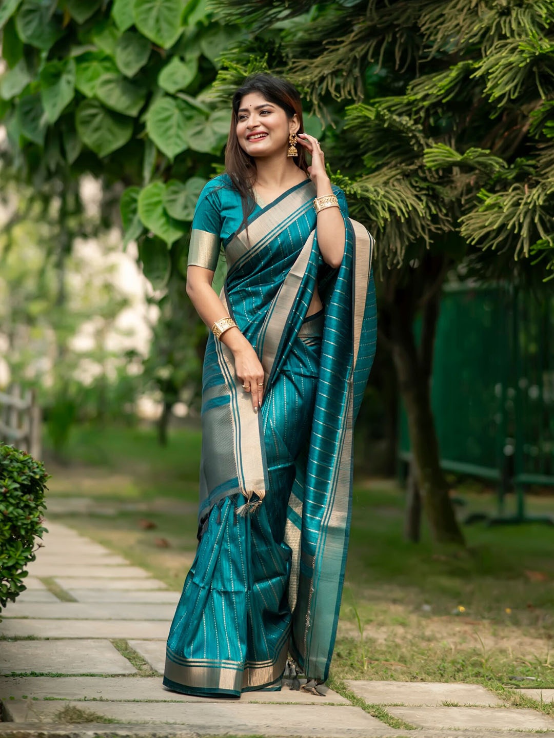 

VISHNU WEAVES Striped Woven Design Zari Bhagalpuri Saree, Teal