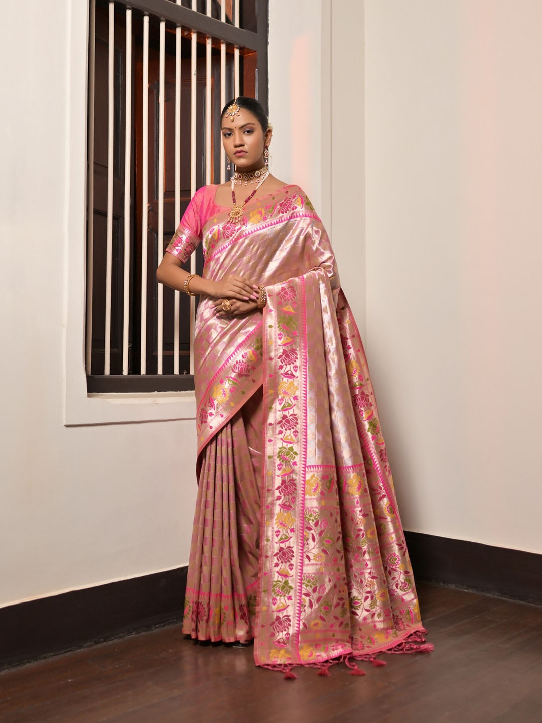 

VISHNU WEAVES Ethnic Motifs Woven Design Zari Pure Silk Paithani Saree, Pink