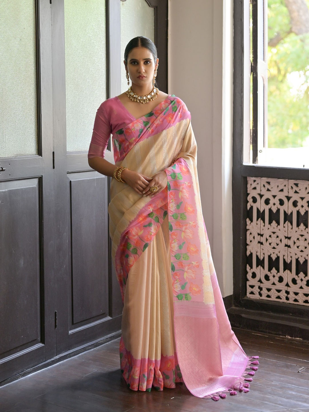 

VISHNU WEAVES Ethnic Motifs Woven Design Pure Silk Banarasi Saree, Pink