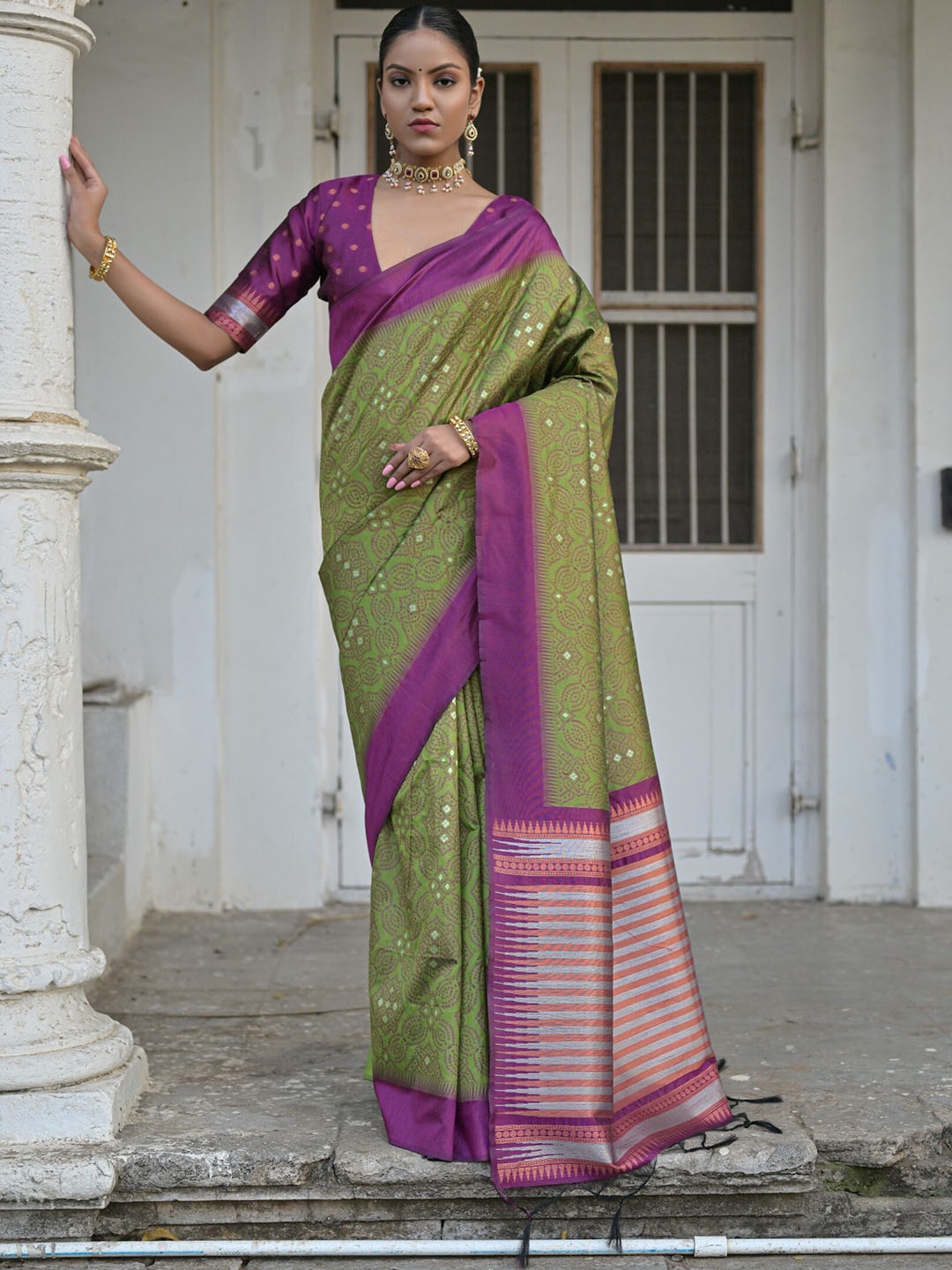 

VISHNU WEAVES Bandhani Woven Design Zari Bhagalpuri Saree, Olive