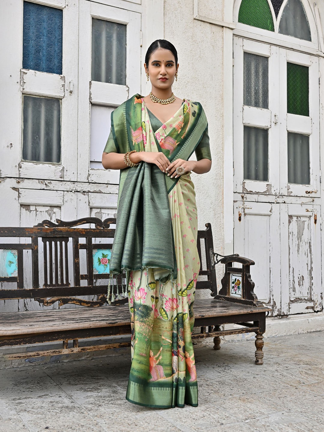 

VISHNU WEAVES Floral Printed Zari Tussar Saree, Green