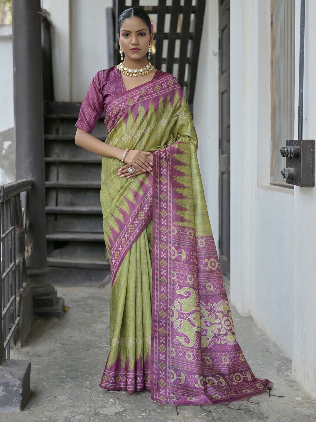 

VISHNU WEAVES Bandhani Printed Tussar Saree, Olive