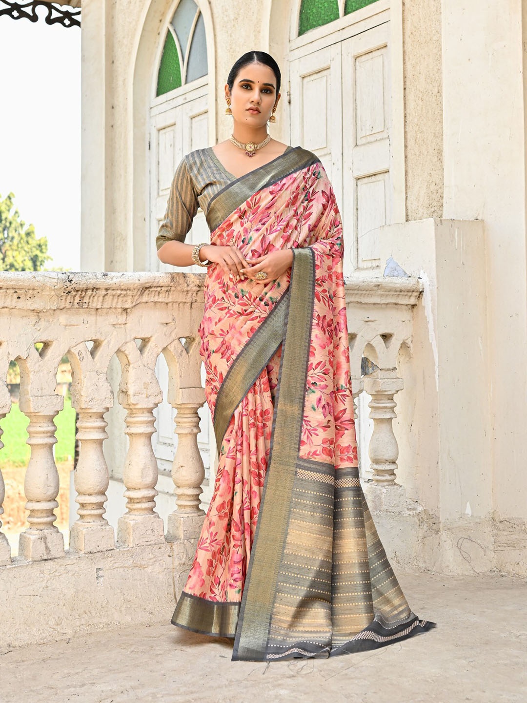 

VISHNU WEAVES Floral Printed Zari Woven Design Tussar Saree, Green