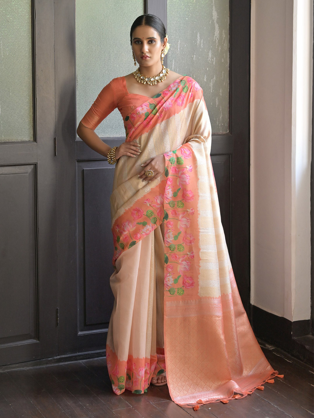 

VISHNU WEAVES Woven Design Zari Pure Silk Banarasi Saree, Orange
