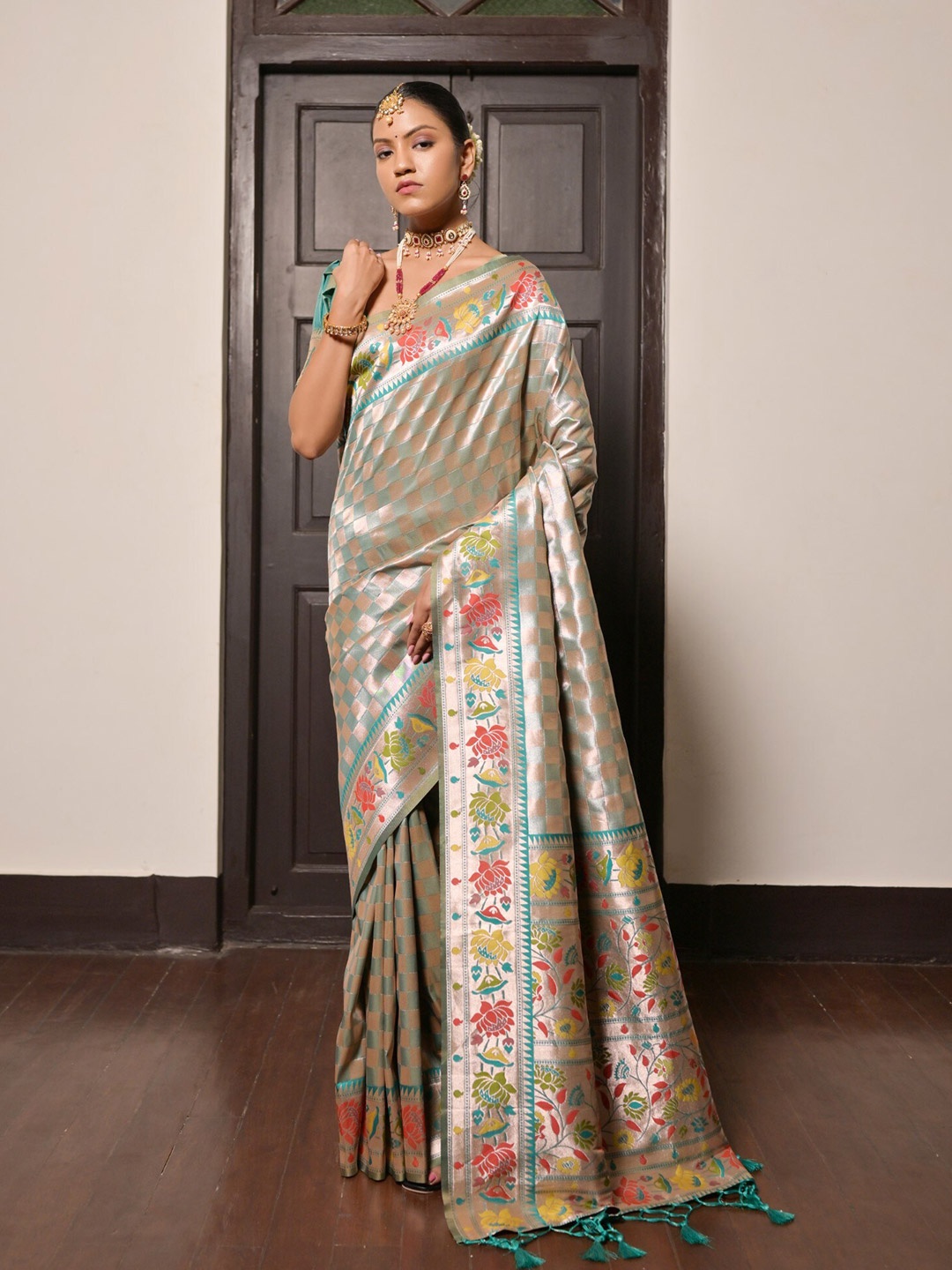 

VISHNU WEAVES Woven Design Zari Pure Silk Paithani Saree, Teal