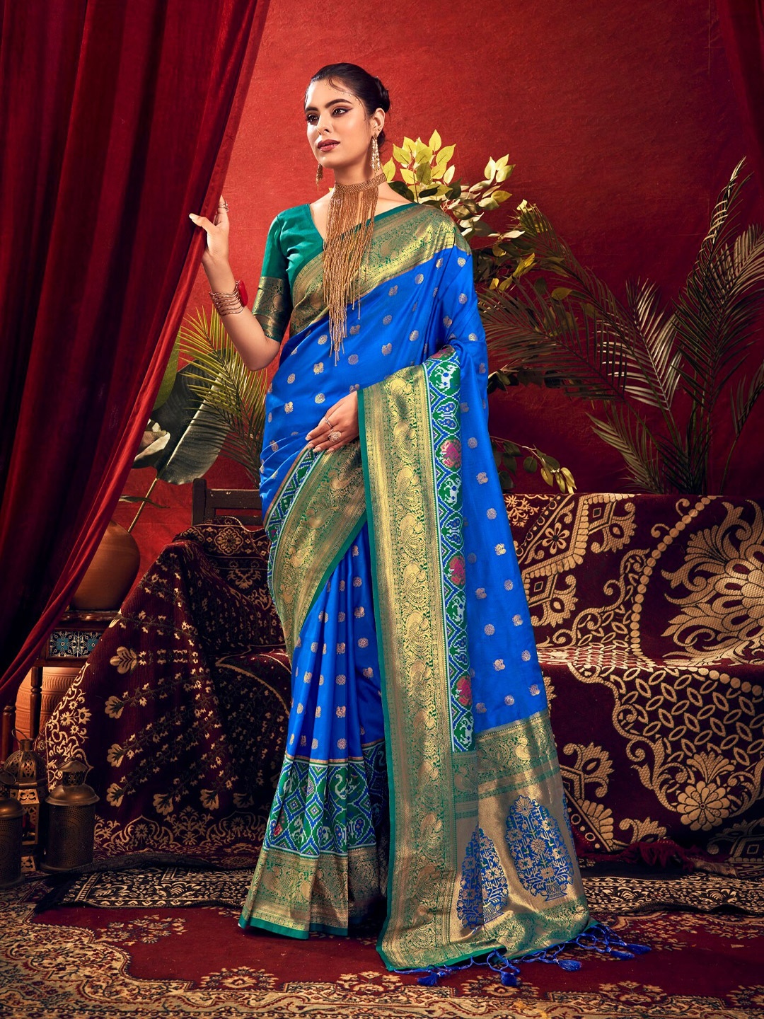 

VISHNU WEAVES Woven Design Zari Pure Silk Paithani Saree, Blue