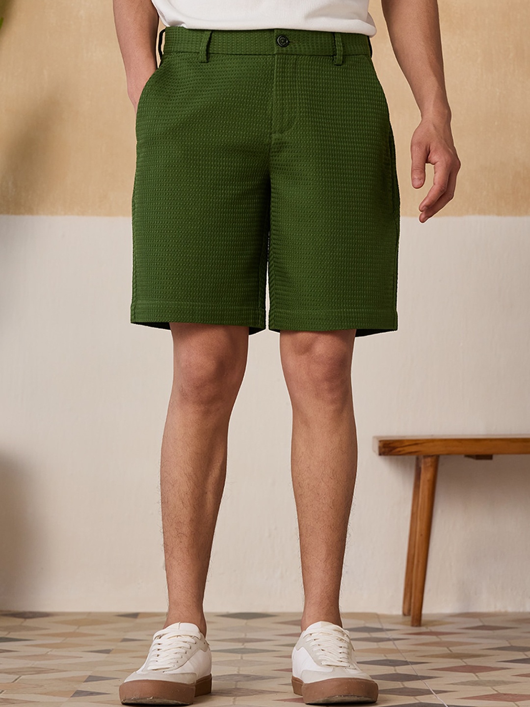 

Andamen Men Mid-Rise Cotton Regular Shorts, Olive
