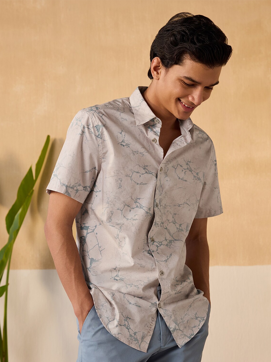 

Andamen Premium Slim Fit Abstract Printed Spread Collar Short Sleeves Cotton Casual Shirt, Pink