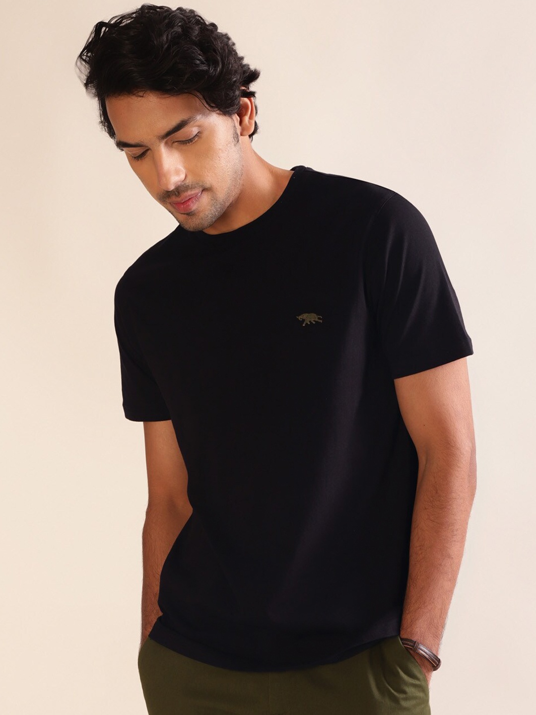 

Andamen Short Sleeves Round Neck Cotton T-shirt, Black