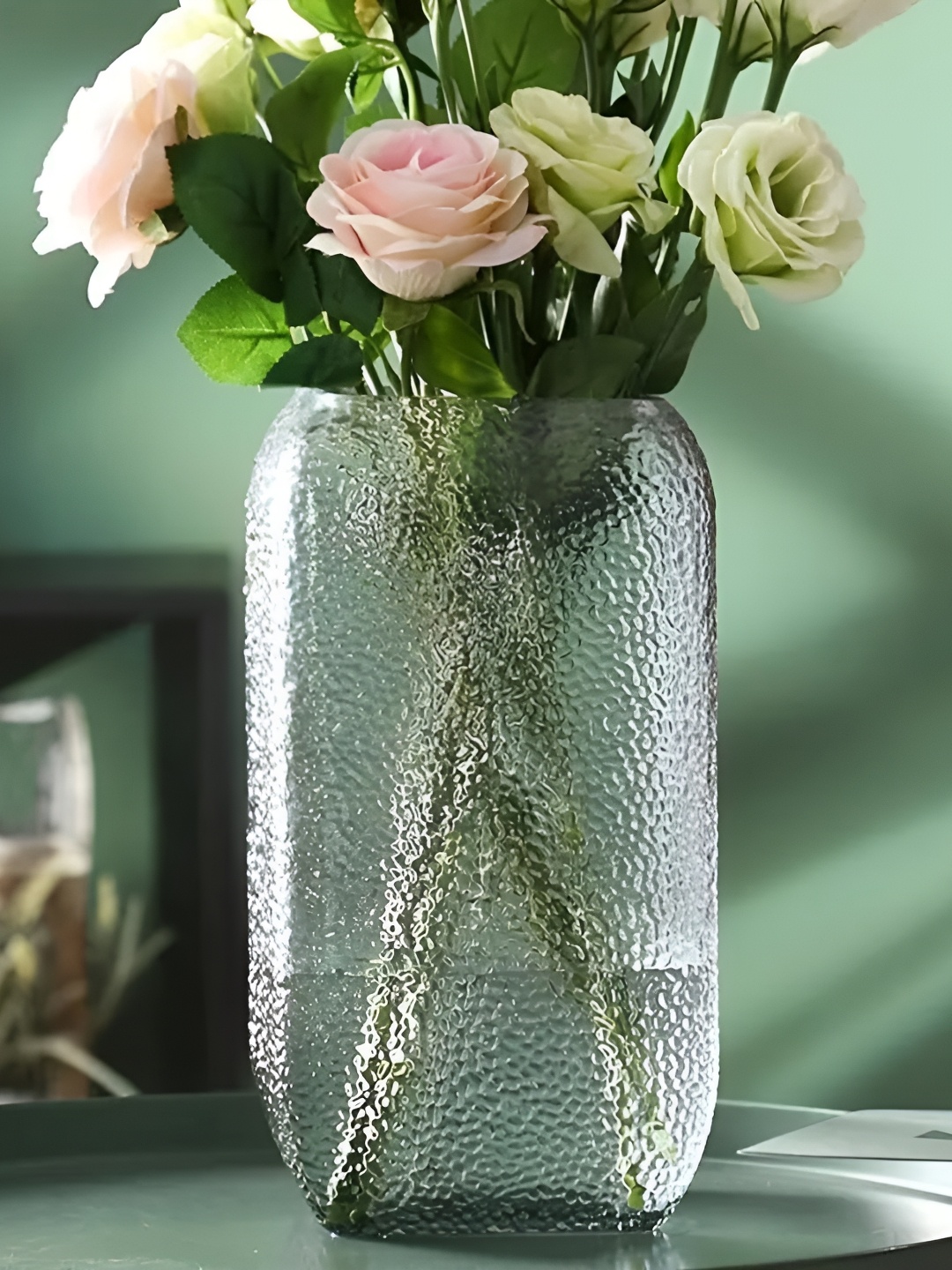 

BS AMOR Hammer Transparent Textured Glass Flower Vase