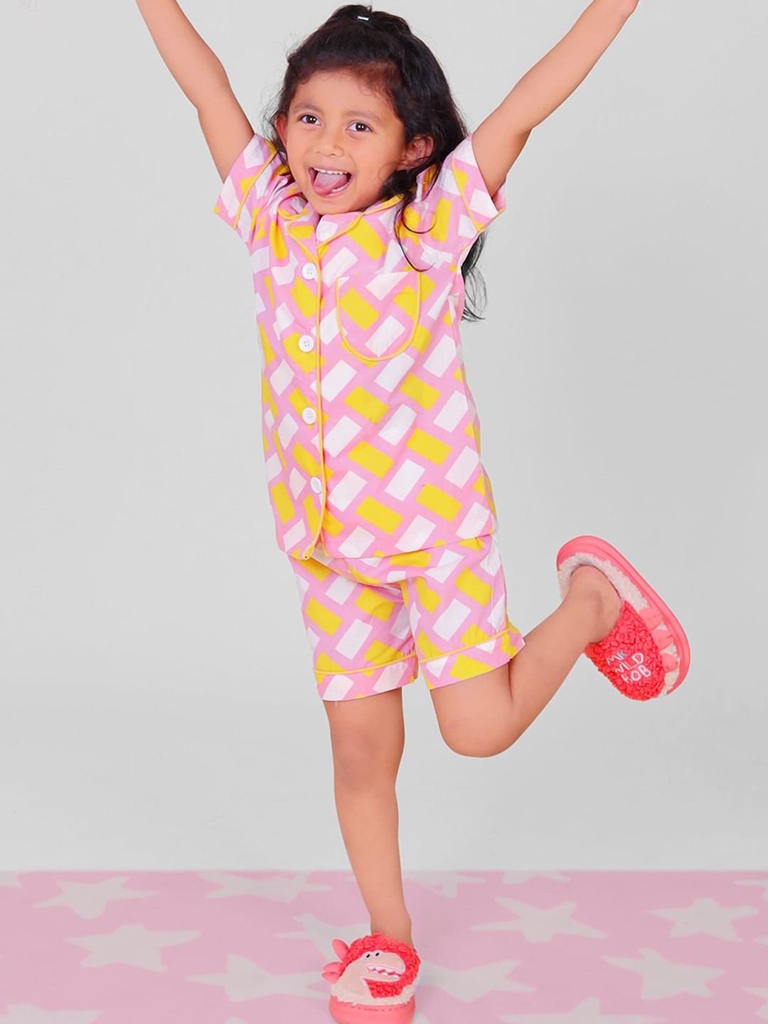 

Little Carrot Girls Geometric Printed Lapel Collar Pure Cotton Night Suit, Pink
