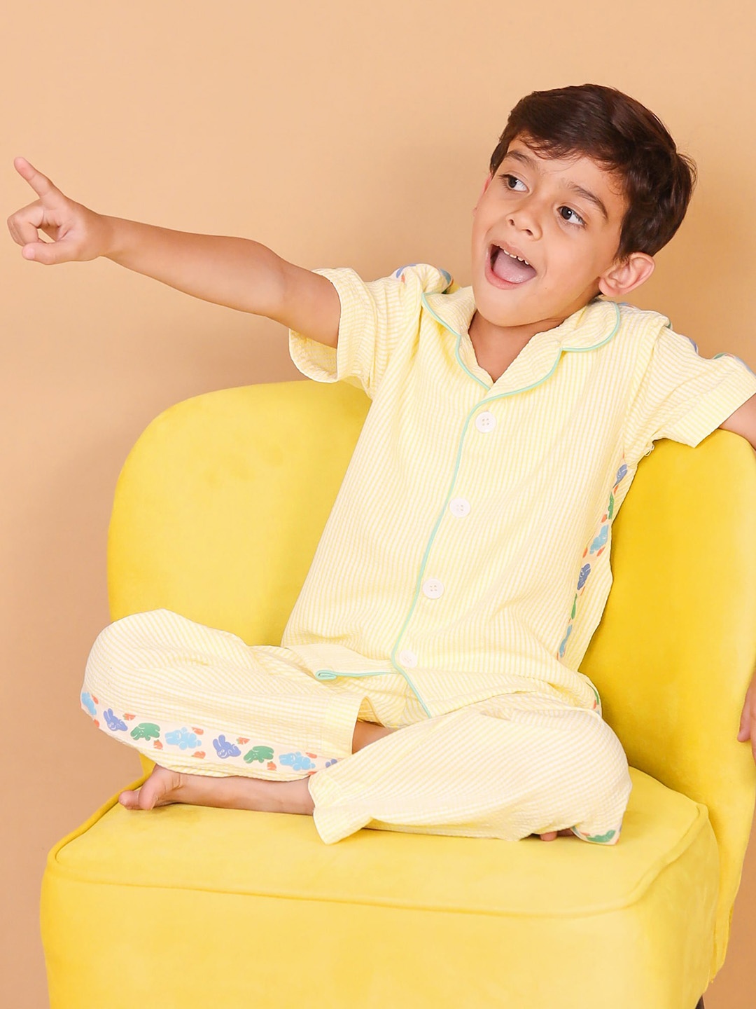 

Little Carrot Boys Striped Lapel Collar Night suit, Yellow