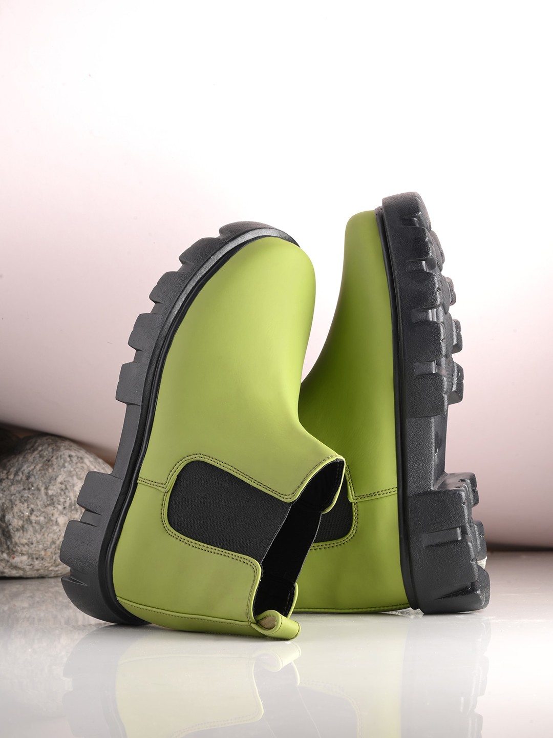 

The Roadster Lifestyle Co. Women Green Block Heeled Chelsea Boots