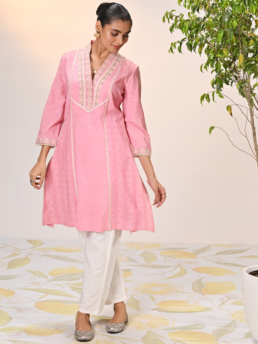 

Lakshita Embroidered V-Neck Three-Quarter Sleeves Cotton Thread Work Indie Florals Kurta, Green